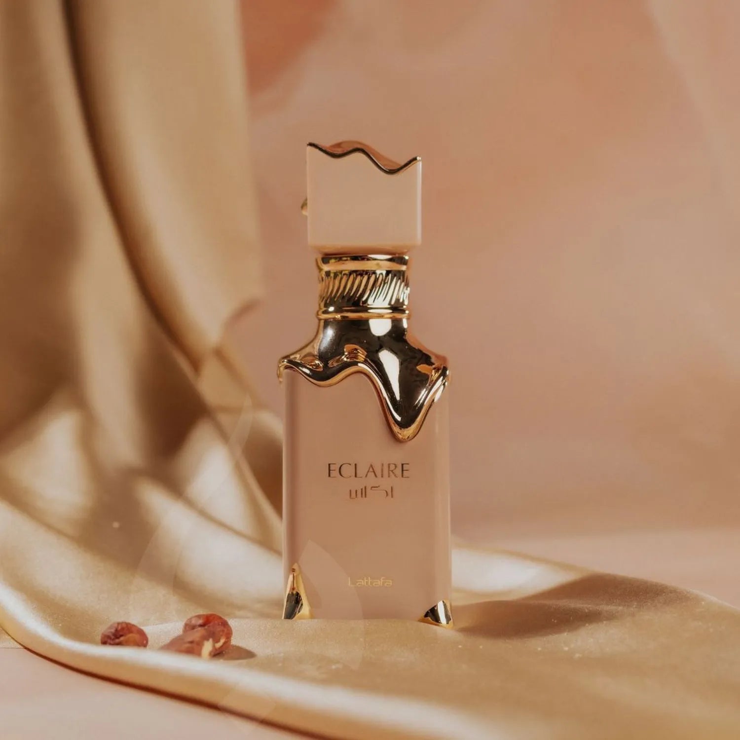 Eclaire Perfume Display